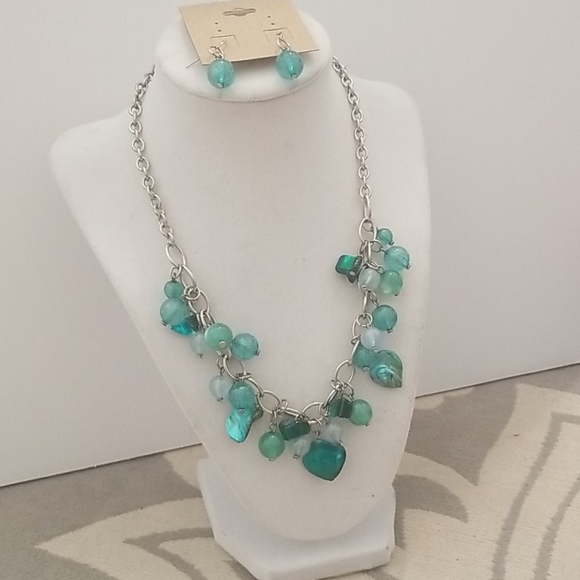 TURQUOISE Necklace and Earring Matching Set - Picture 4 of 5